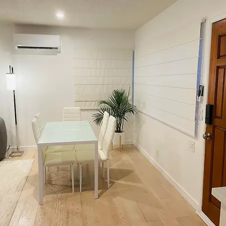 Beachside Haven: 2BR Vacation Home with Kitchen & Laundry